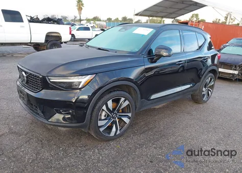 2024 Volvo Xc40 B5 Ultimate Dark Theme z USA, uszkodzony, nr VIN YV4L12UM7R2261482